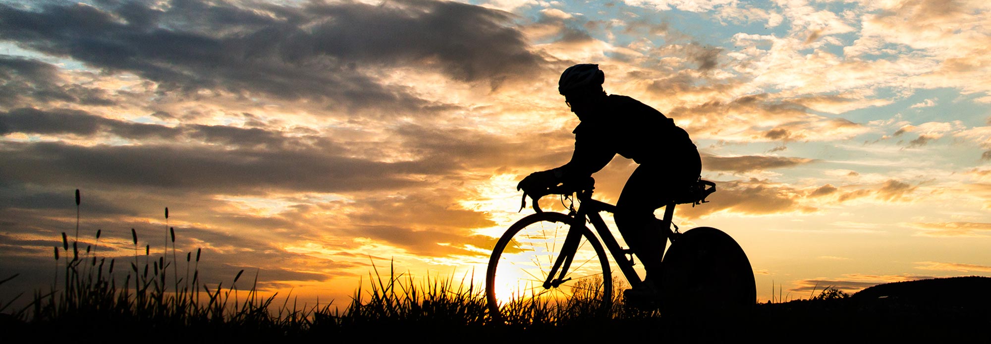 ciclista_tramonto